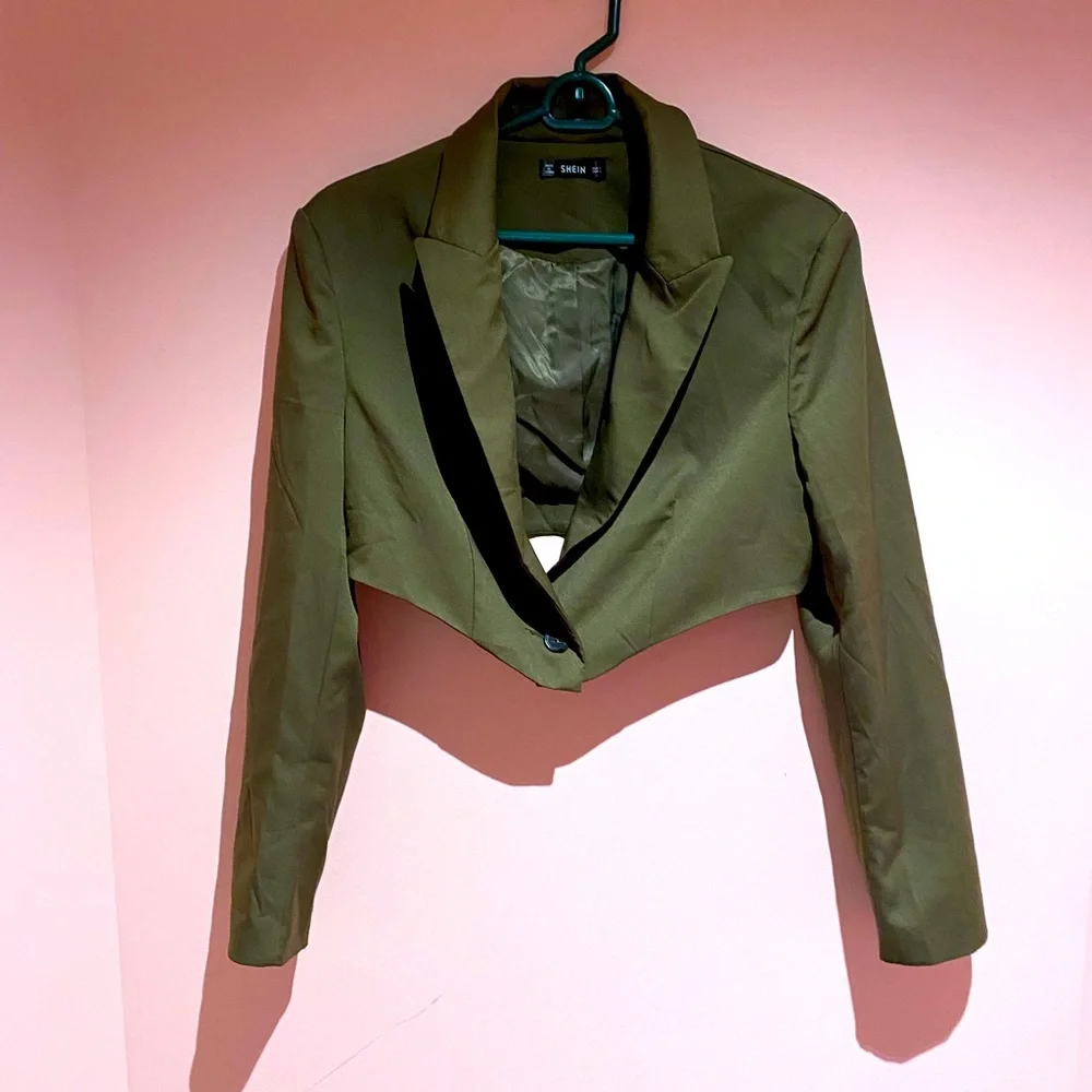 cropped olive 🫒 jacket